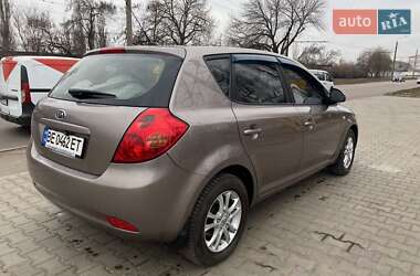 Хэтчбек Kia Ceed 2007 в 