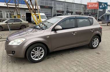 Хэтчбек Kia Ceed 2007 в 