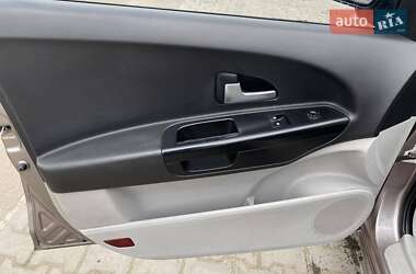 Хэтчбек Kia Ceed 2007 в 