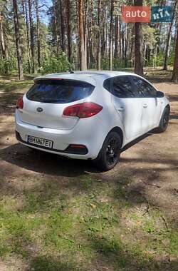 Хэтчбек Kia Ceed 2013 в 
