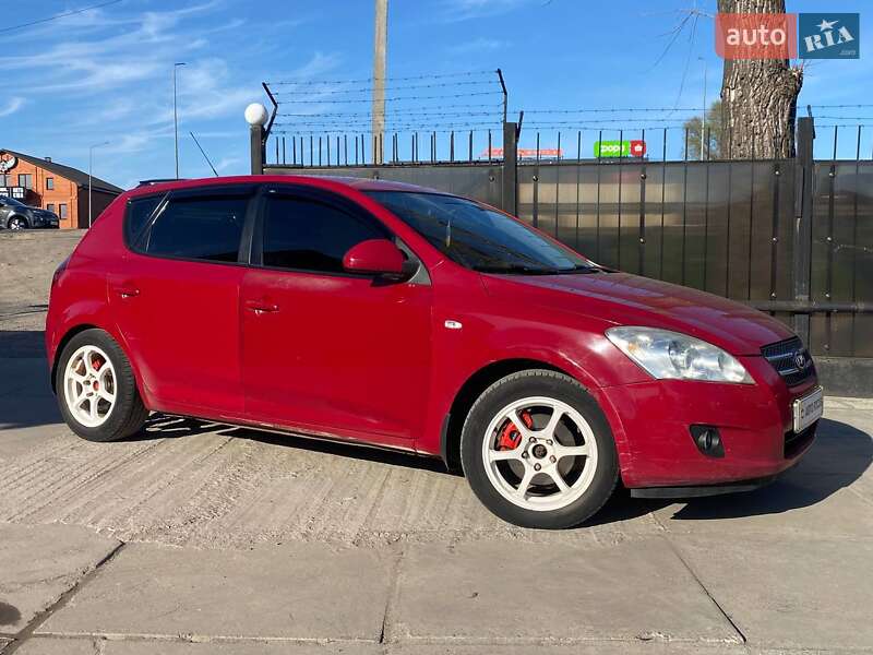 Хэтчбек Kia Ceed 2007 в 