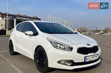 Хэтчбек Kia Ceed 2012 в 