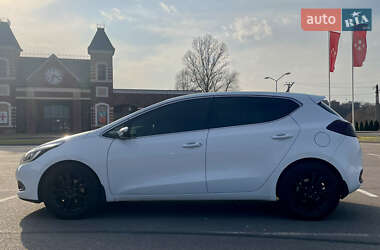 Хэтчбек Kia Ceed 2012 в 