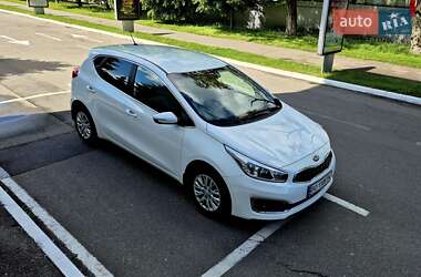 Хэтчбек Kia Ceed 2016 в 