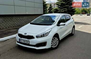 Хэтчбек Kia Ceed 2016 в 