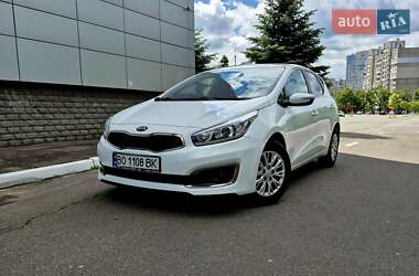 Хэтчбек Kia Ceed 2016 в 