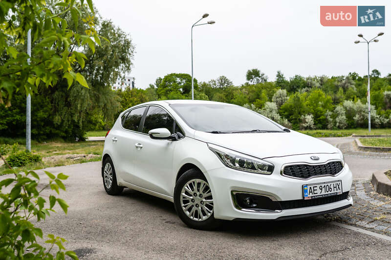 Хэтчбек Kia Ceed 2016 в 