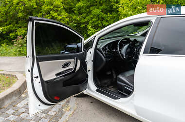 Хэтчбек Kia Ceed 2016 в 