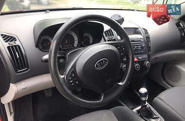 Хэтчбек Kia Ceed 2008 в 