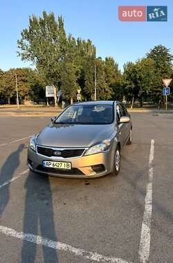 Хэтчбек Kia Ceed 2010 в 