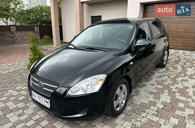 Хетчбек Kia Ceed 2009 в 