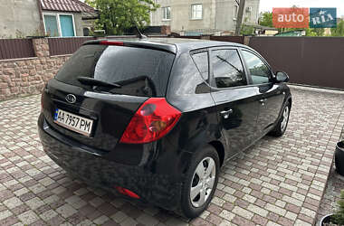 Хетчбек Kia Ceed 2009 в 