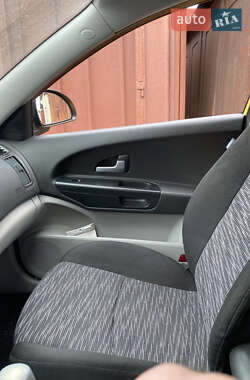 Хэтчбек Kia Ceed 2008 в 