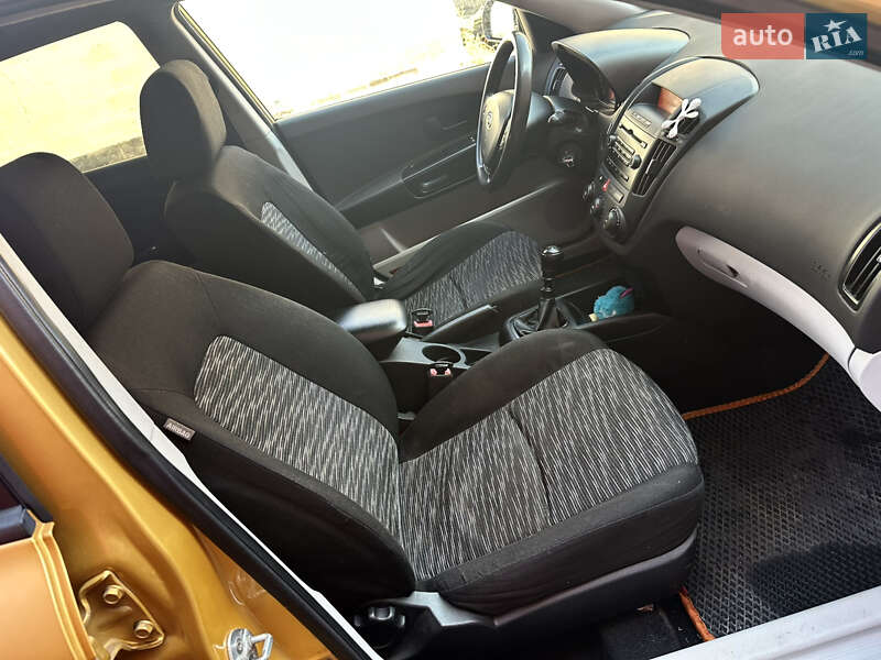 Хетчбек Kia Ceed 2008 в Дніпрі