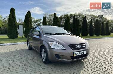Хэтчбек Kia Ceed 2007 в 