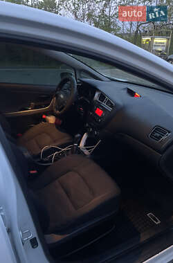 Хэтчбек Kia Ceed 2012 в 