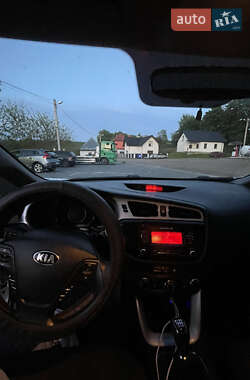 Хэтчбек Kia Ceed 2012 в 