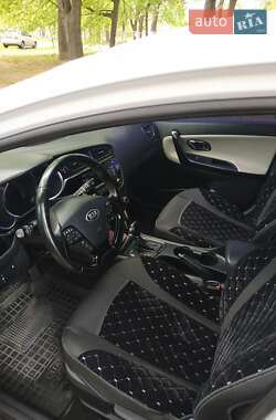 Хэтчбек Kia Ceed 2013 в 