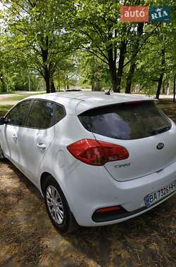 Хэтчбек Kia Ceed 2013 в 