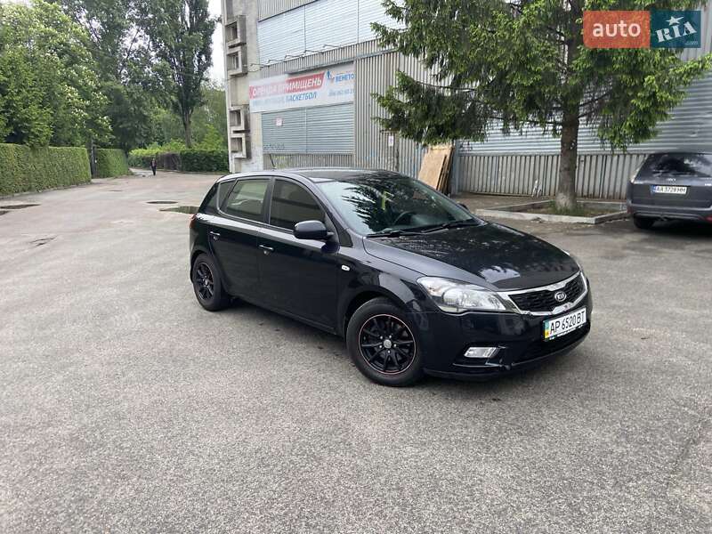 Хэтчбек Kia Ceed 2009 в Киеве
