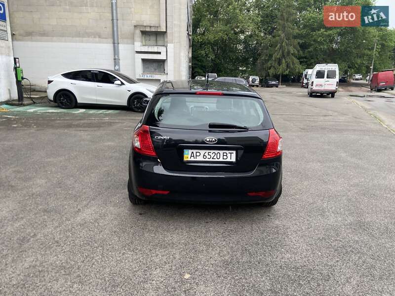 Хэтчбек Kia Ceed 2009 в Киеве
