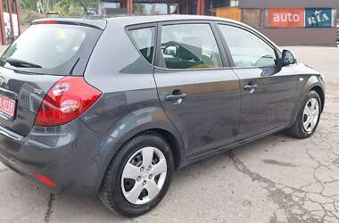 Хэтчбек Kia Ceed 2009 в 