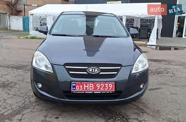 Хэтчбек Kia Ceed 2009 в 