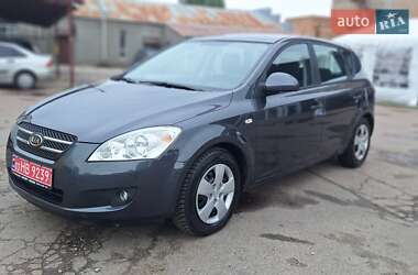 Хэтчбек Kia Ceed 2009 в 
