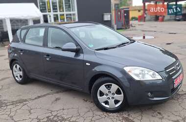 Хэтчбек Kia Ceed 2009 в 