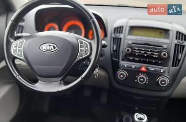 Хэтчбек Kia Ceed 2009 в 