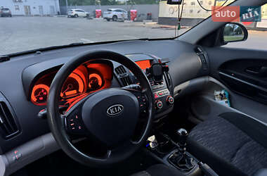 Хэтчбек Kia Ceed 2008 в 