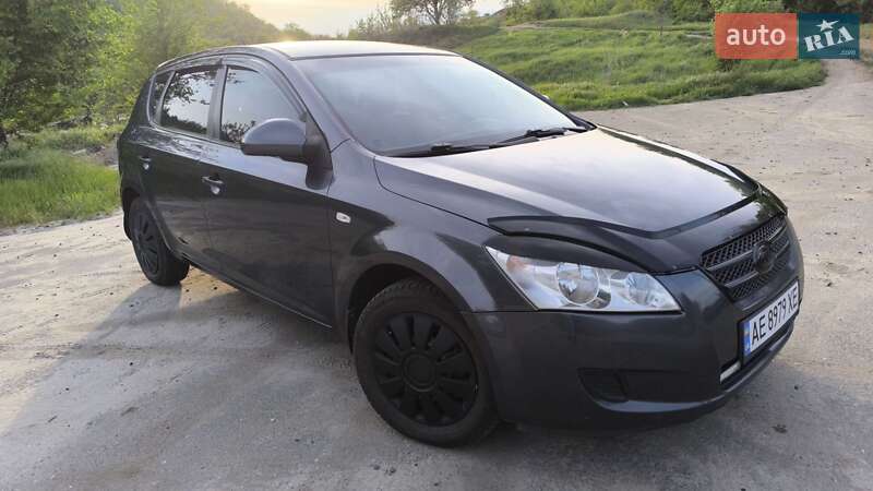 Хэтчбек Kia Ceed 2007 в Широкой Даче
