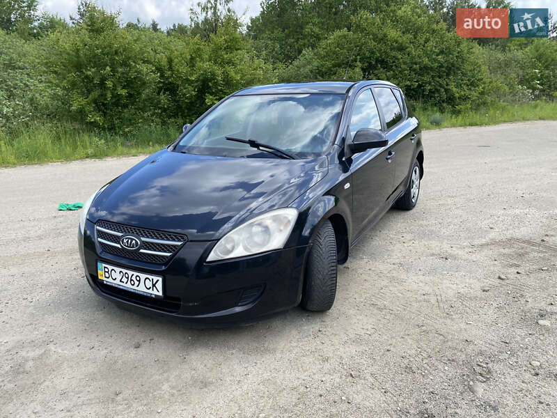 Хэтчбек Kia Ceed 2008 в Львове