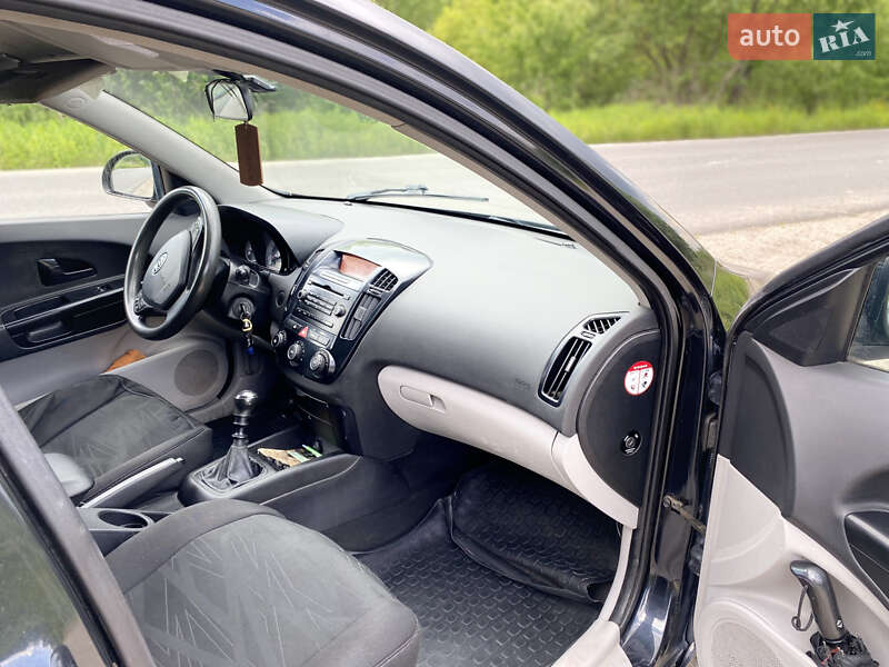 Хэтчбек Kia Ceed 2008 в Львове