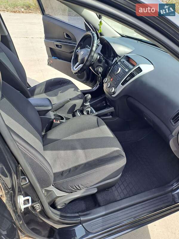 Универсал Kia Ceed 2011 в Краснограде
