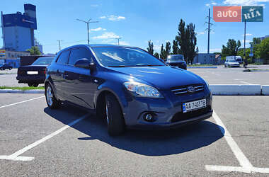 Хэтчбек Kia Ceed 2009 в 