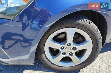 Хэтчбек Kia Ceed 2009 в 
