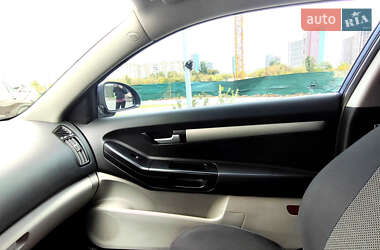 Хэтчбек Kia Ceed 2009 в 