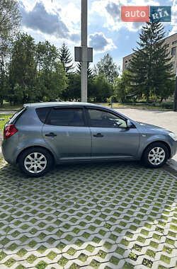 Хэтчбек Kia Ceed 2008 в 