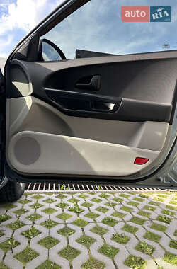 Хэтчбек Kia Ceed 2008 в 