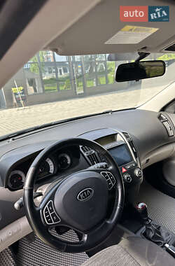 Хэтчбек Kia Ceed 2008 в 