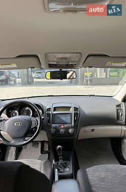 Хэтчбек Kia Ceed 2008 в 