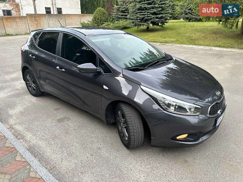 Хэтчбек Kia Ceed 2012 в Краснограде