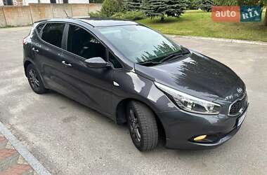 Хэтчбек Kia Ceed 2012 в 