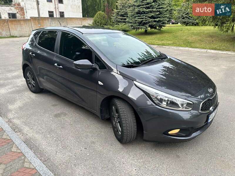 Хэтчбек Kia Ceed 2012 в Краснограде