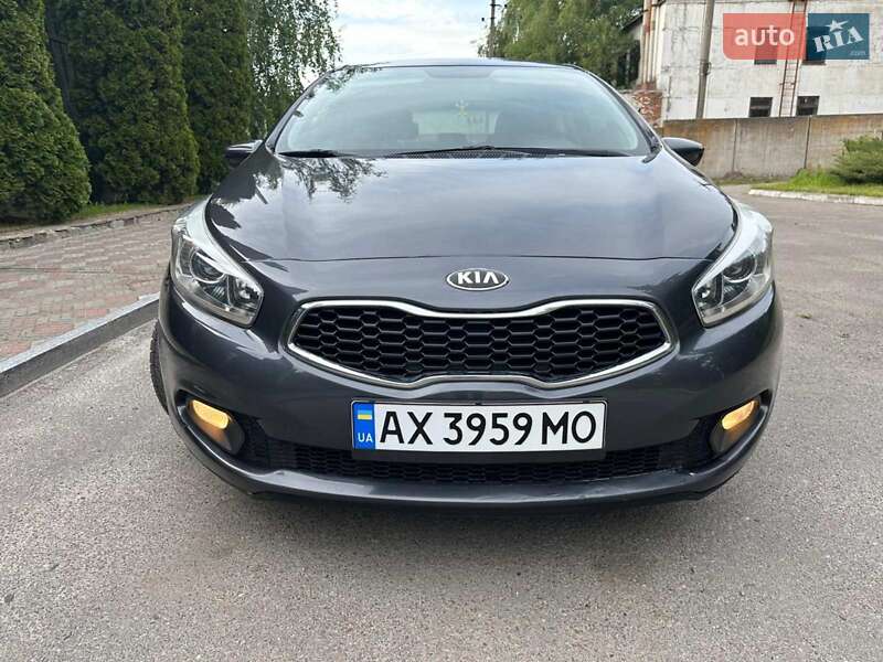 Хэтчбек Kia Ceed 2012 в Краснограде