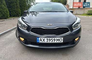 Хэтчбек Kia Ceed 2012 в 