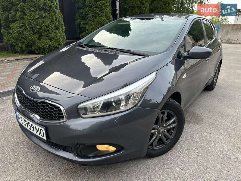 Хэтчбек Kia Ceed 2012 в Краснограде