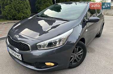 Хэтчбек Kia Ceed 2012 в 