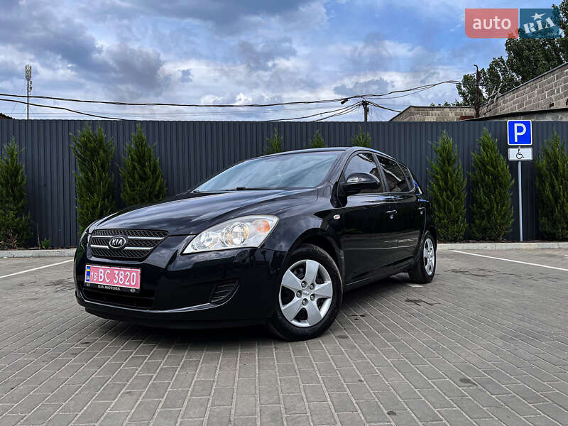 Хэтчбек Kia Ceed 2007 в 